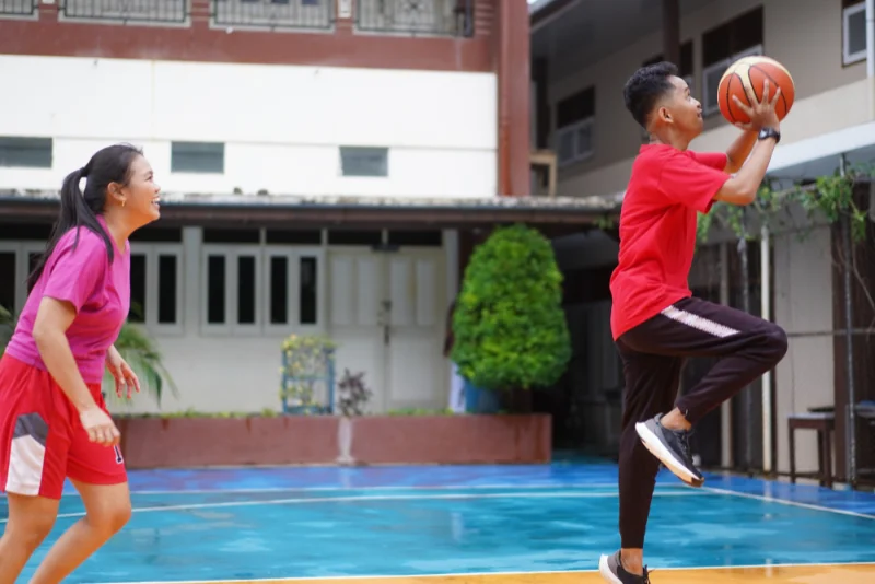 Strategi Defense Basket Man to Man vs Zone yang Efektif